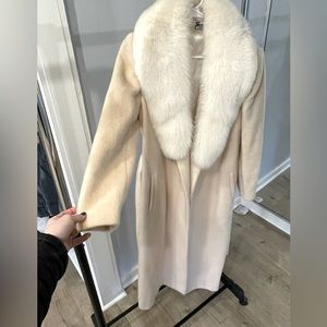 100% Wool Vintage Bromley Fox Fur Cream Coat